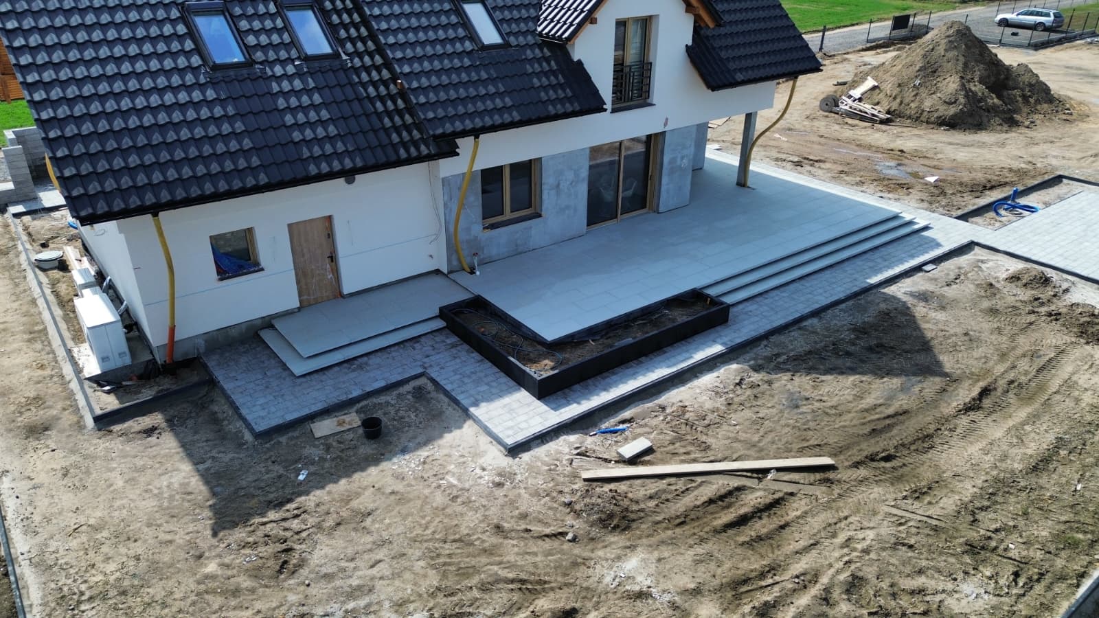 Taras i podjazd z kostki brukowej – Komprachcice